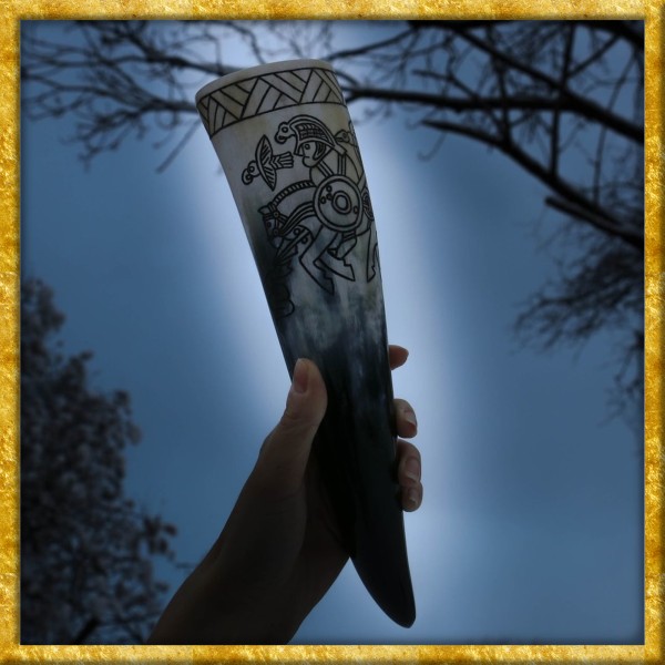 Verziertes Trinkhorn - Odin mit Huginn und Muninn