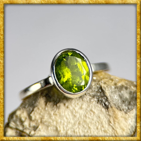 Mittelalter Ring aus Sterlingsilber mit Peridot