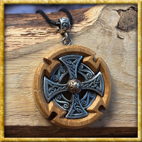 Keltische Halskette Kreuz aus Walnussholz