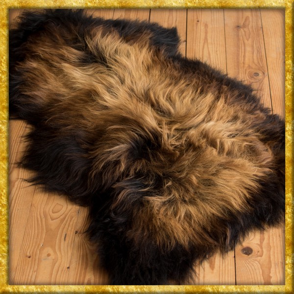 Schwarzes Nordlandschnuckenfell mit geflammten Spitzen - ca. 115cm