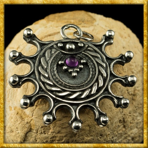 Sonnenanhänger der Göttin Devana aus Sterlingsilber mit Amethyst