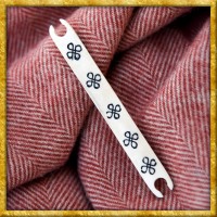 Webschiffchen aus Knochen mit heraldischen Knoten