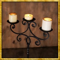 Grosser handgeschmiedeter Kerzenständer